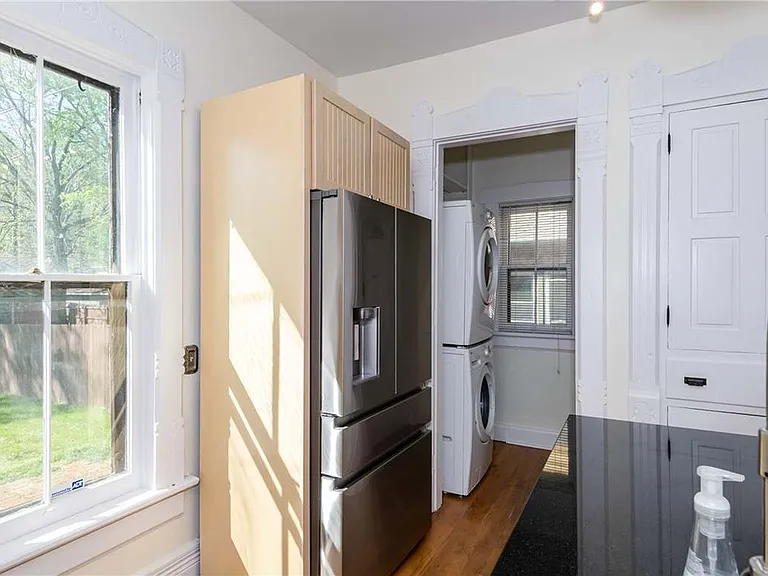 320 Park Dr — Photo 9