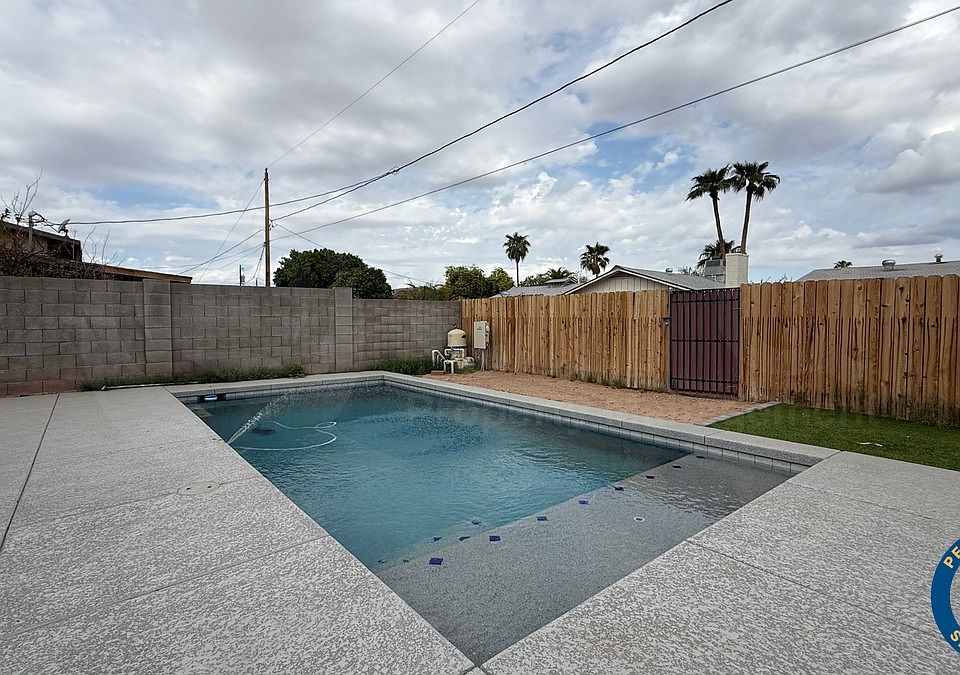 1st image of 140 E Riviera Dr
