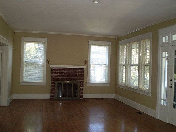 2nd image of 907 W Church St