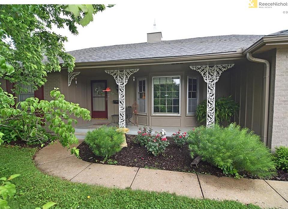 Welcome home! Vintage ranch in Country Lane Estates welcomes you with a lovely front porch