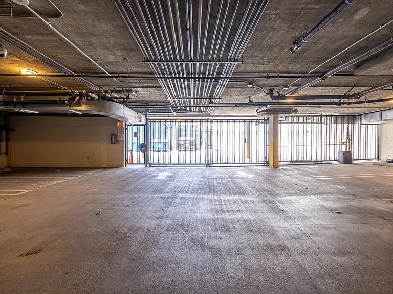 147 S Doheny Dr #102 — Photo 40