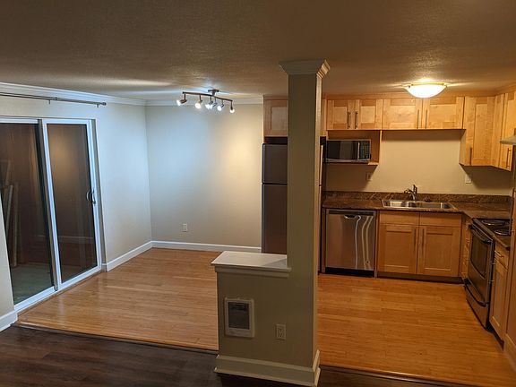 5th image of 7929 SW 40th Ave APT B