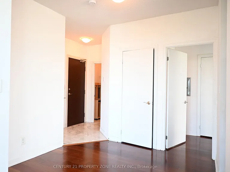 1359 Rathburn Rd E #405 — Photo 18