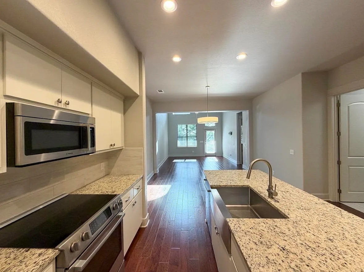 2 bed, 2.0 bath, 1443 sqft, $3,250 — Photo 3