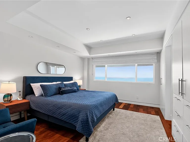 102 Blue Lagoon — Photo 12