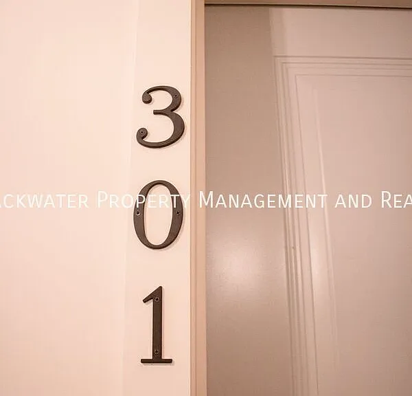 1208 Commerce St #301 — Photo 14