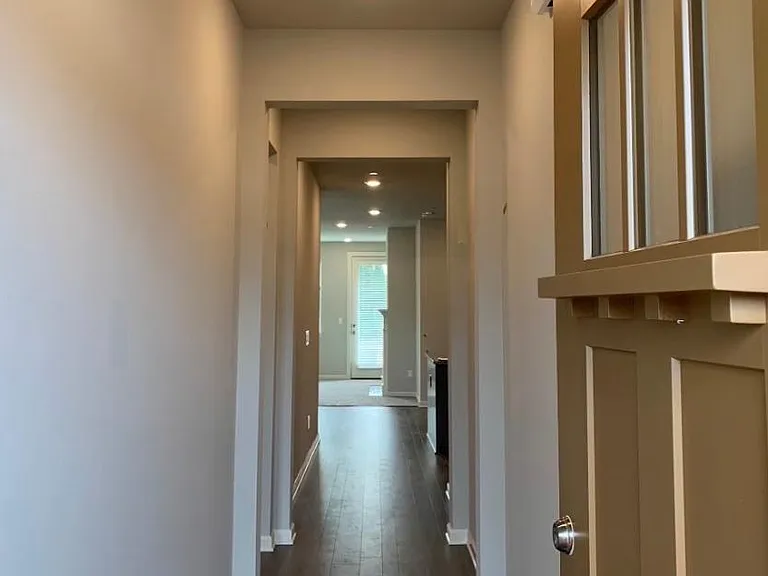 4335 S Willow Dr — Photo 3