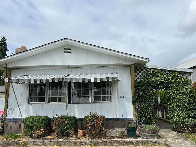 210-212 1/2 Woodson Ave — Photo 1