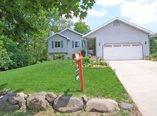 2701 Crest Line Dr, Madison, WI 53704