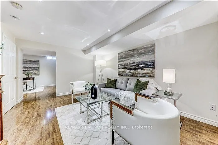 76 Gas Lamp Ln — Photo 14