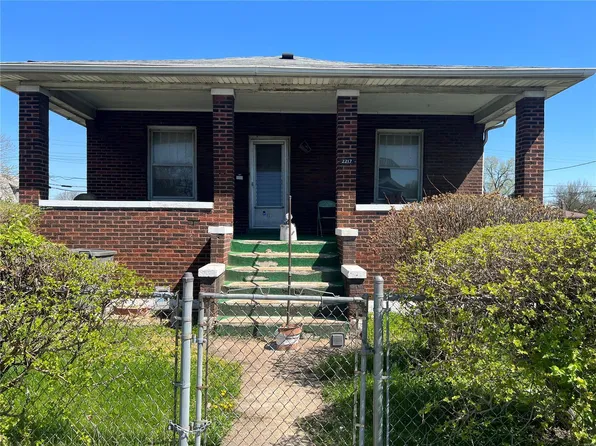 2217 State St, East Saint Louis, IL 62205