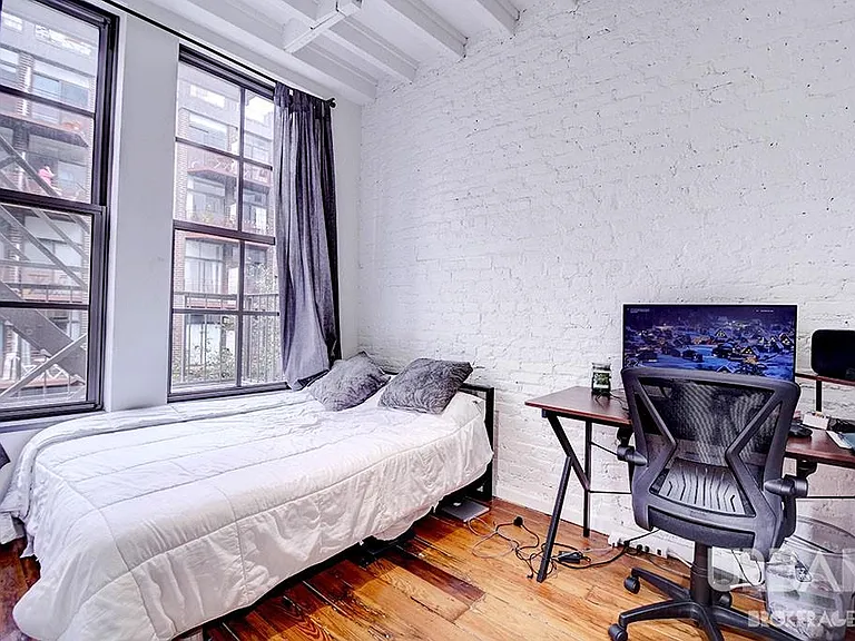 86 E 10th St #3 — Photo 12