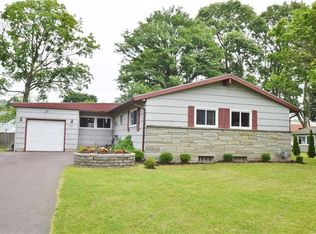524 Hollybrook Rd, Rochester, NY 14623