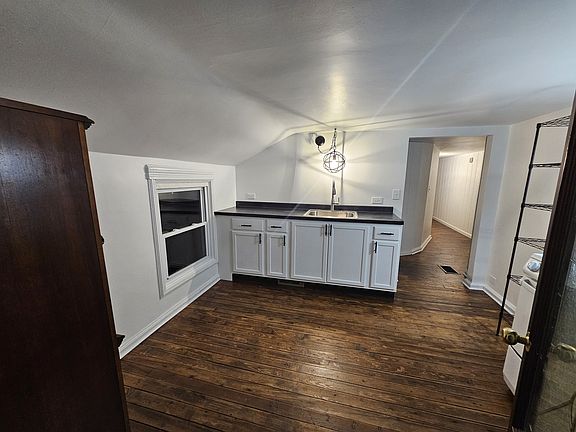 3rd image of 713.5 Marshall Ave #2