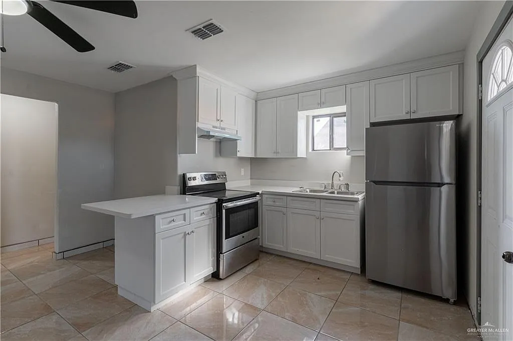6 bed, 2.5 bath, 1964 sqft, $1,900 — Photo 3