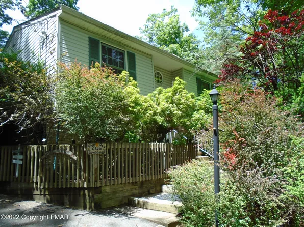 160 Suter Dr, Bushkill, PA 18324