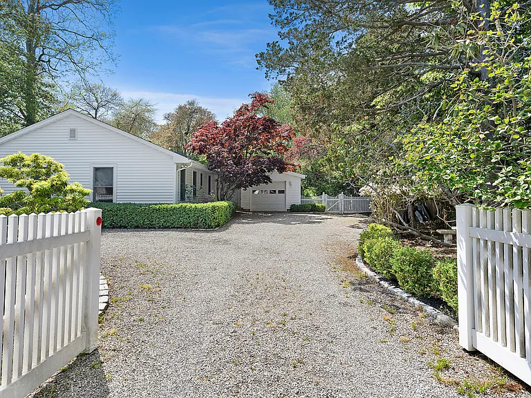 37 Halsey Rd — Photo 1