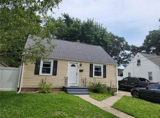 28 Buttonwoods Ave, Warwick, RI 02886