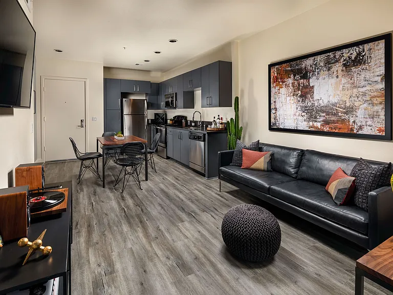 Mission Lofts — Photo 5