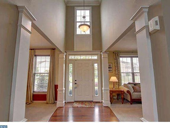 3rd image of 24 E Sarazen Dr