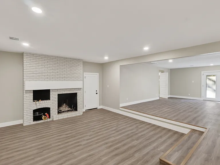 209 W 9th St — Photo 2