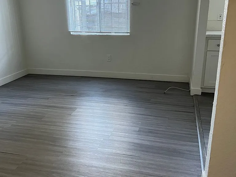 211 E 55th St #4 — Photo 3