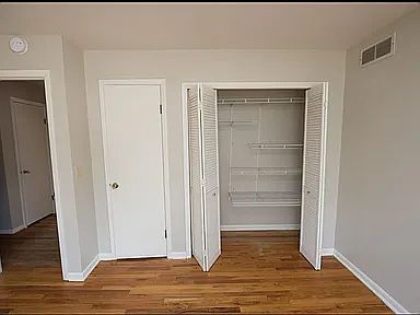 3rd image of 2800 Barlow St
