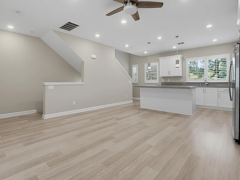 1577 Castillo #8 — Photo 24