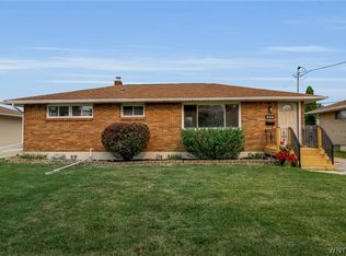 352 Two Mile Creek Rd, Tonawanda, NY 14150