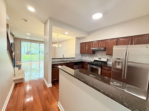 3rd image of 308 Glen Leven Ct
