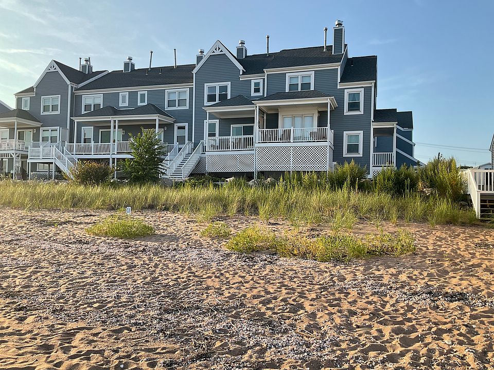 Direct waterfront townhouse - views can''t be beat