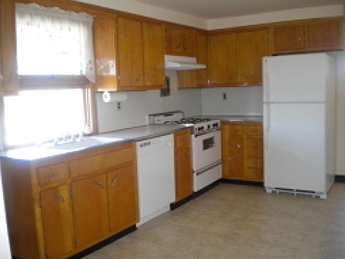 2nd image of 105 Cedarhurst Ave