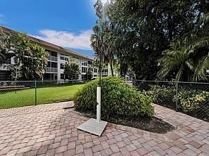 5th image of 4025 N Federal Highway #228B