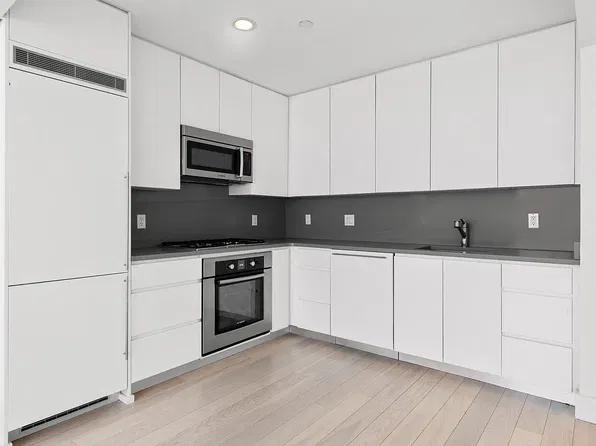 109 Gold Street #2E, photo 3