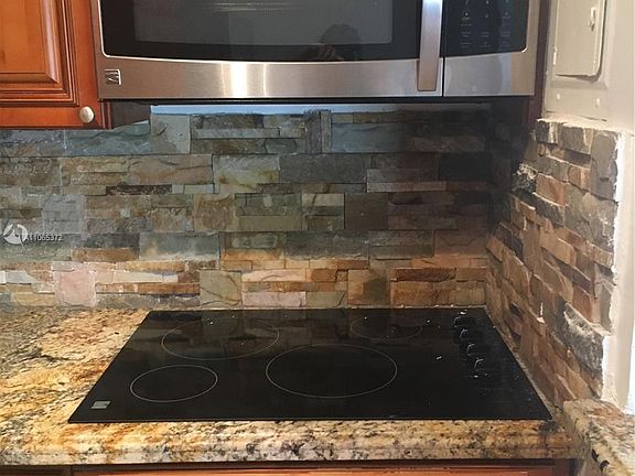 5th image of 1619 Jefferson Ave APT 10