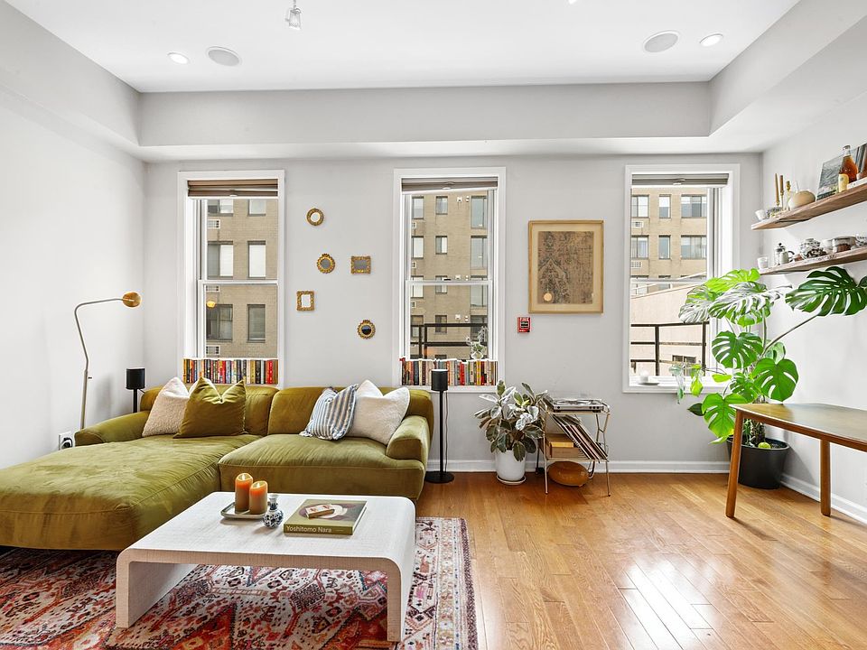 1st image of 307 1st St APT 4