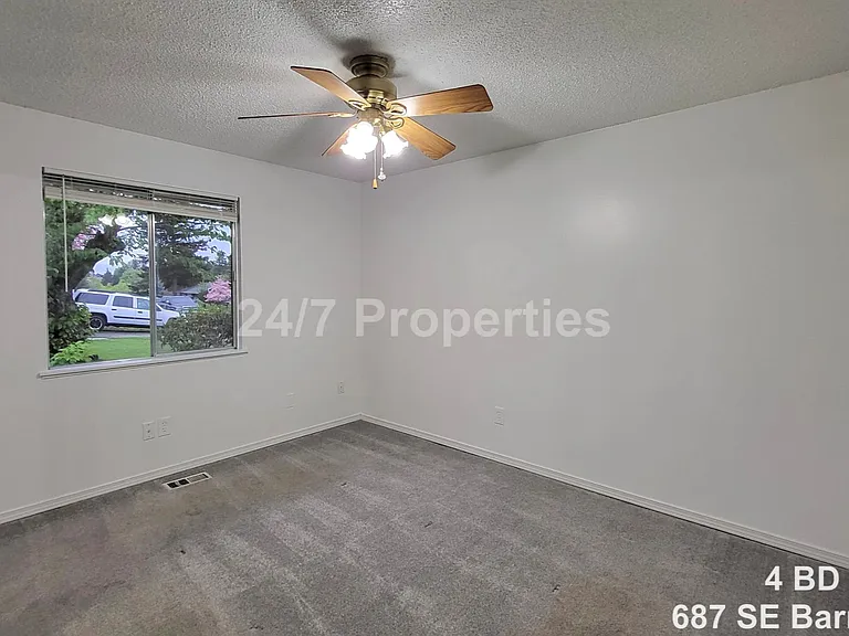687 SE Barnes Ave — Photo 10