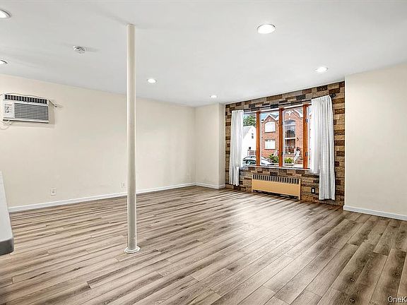 3rd image of 15933 85th St