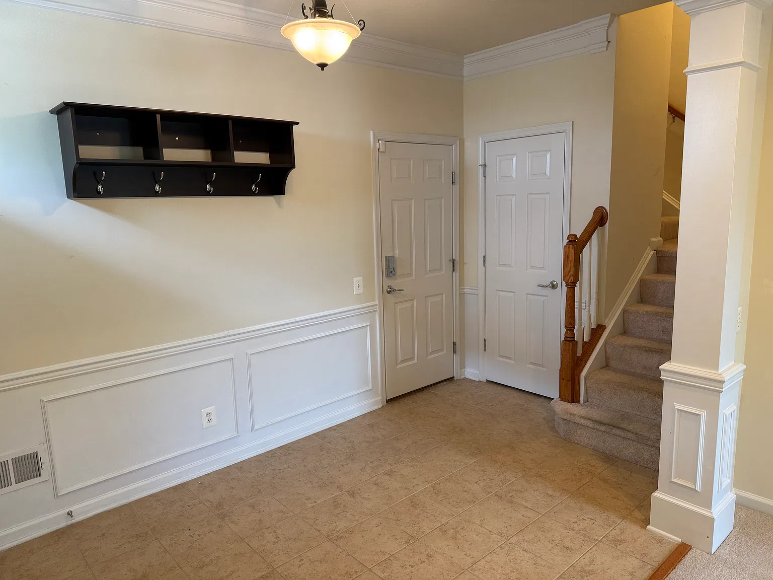 3 bed, 2190 sqft, $3,200 — Photo 4