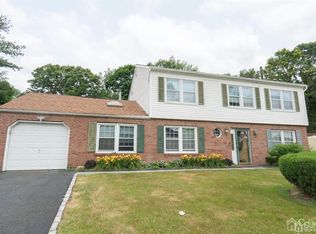 21 Vernon St, Parlin, NJ 08859