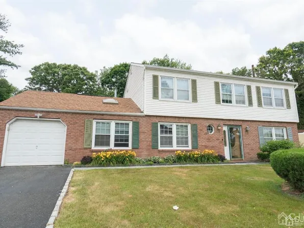 21 Vernon St, Parlin, NJ 08859