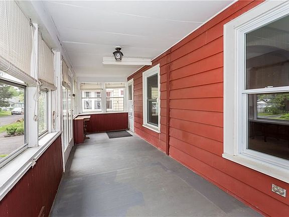 4th image of 110 Bronson St