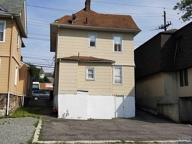 2nd image of 568 Grand Ave