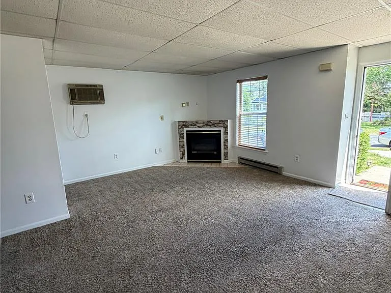1221 W Whitehall St — Photo 2