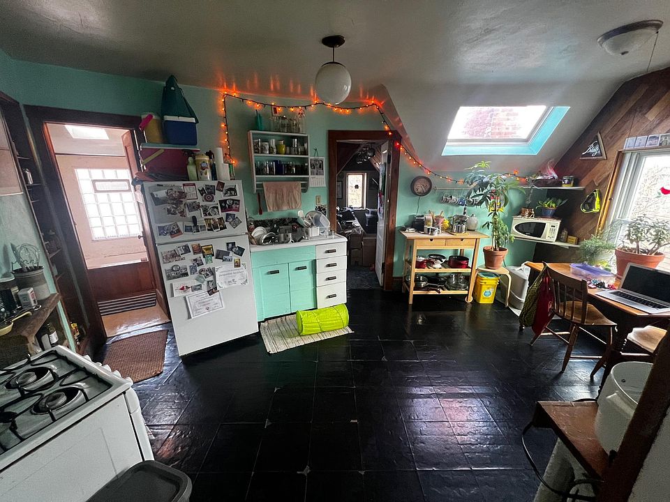1st image of 1819 N Oakland Ave Unit 3
