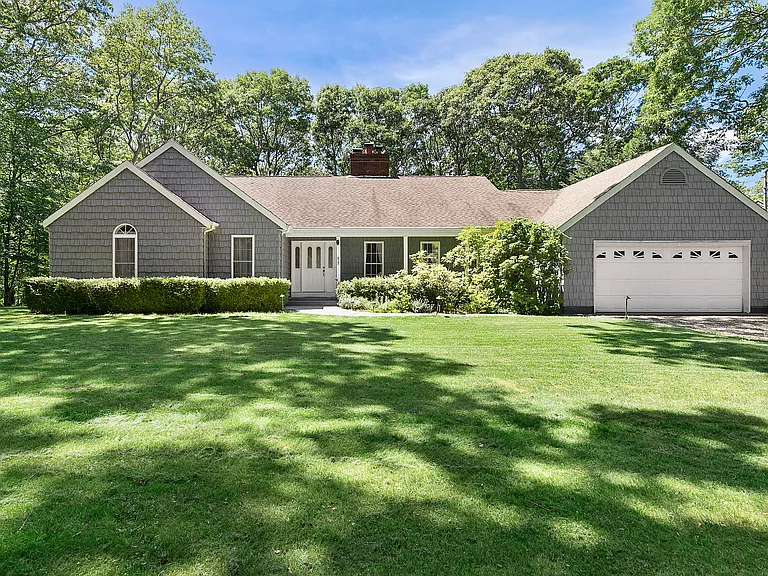Laurel Ln — Photo 1