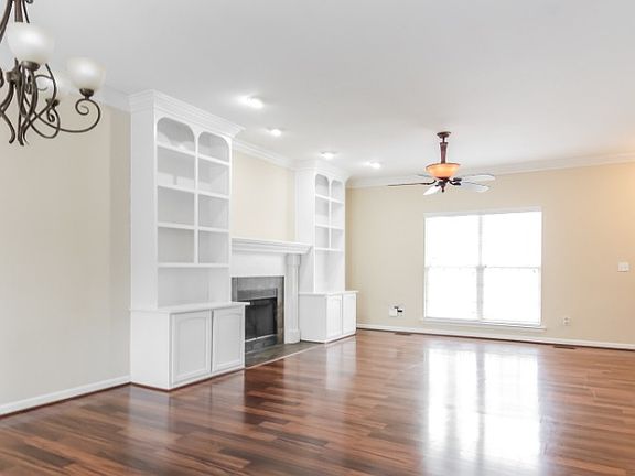 4th image of 126 Chestnut Woods Ln