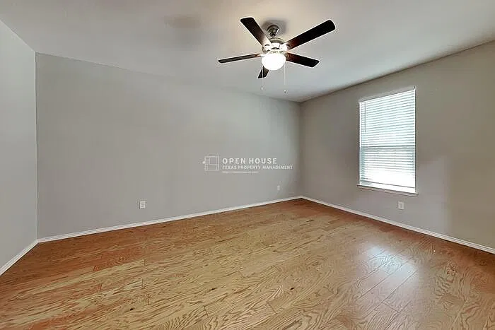 3 bed, 2.0 bath, 1975 sqft, $2,195 — Photo 3