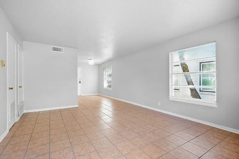 2 bed, 1.0 bath, 1015 sqft, $1,425 — Photo 3