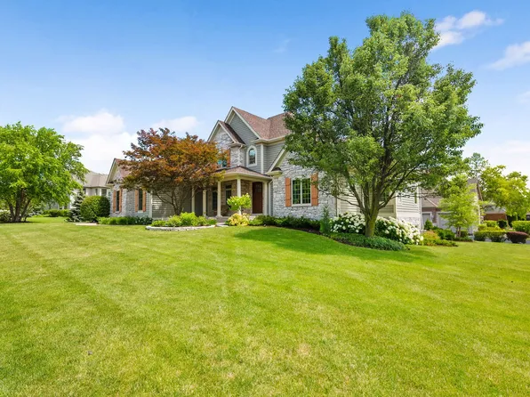 39W781 Henry David Thoreau Pl, St Charles, IL 60175